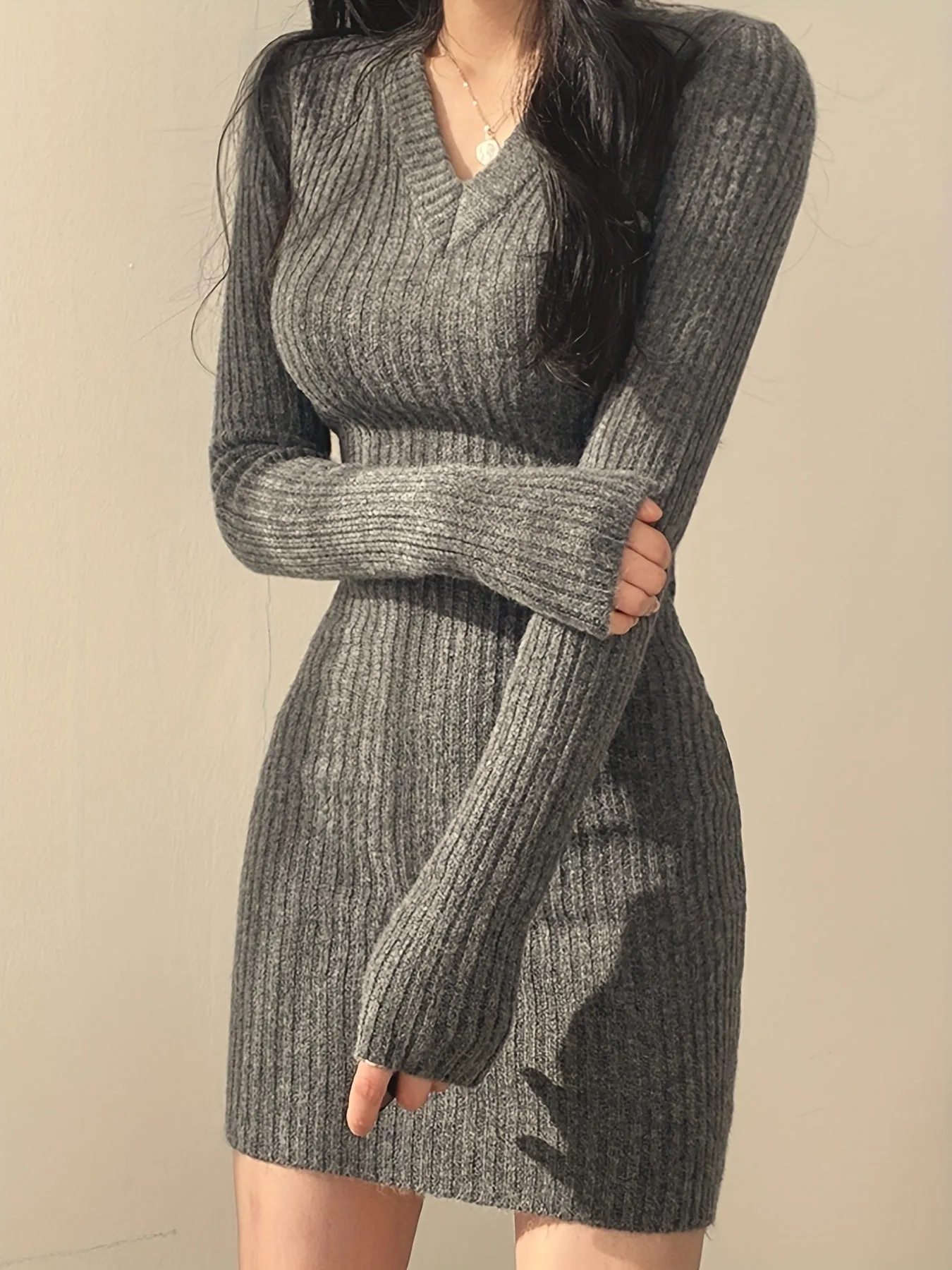 Chic Womens Solid Knit Bodycon Dress - V Neck, Long Sleeve, Winter Ready - Figure-Hugging & Stylish - Perfect for Fall & Winter Wardrobe