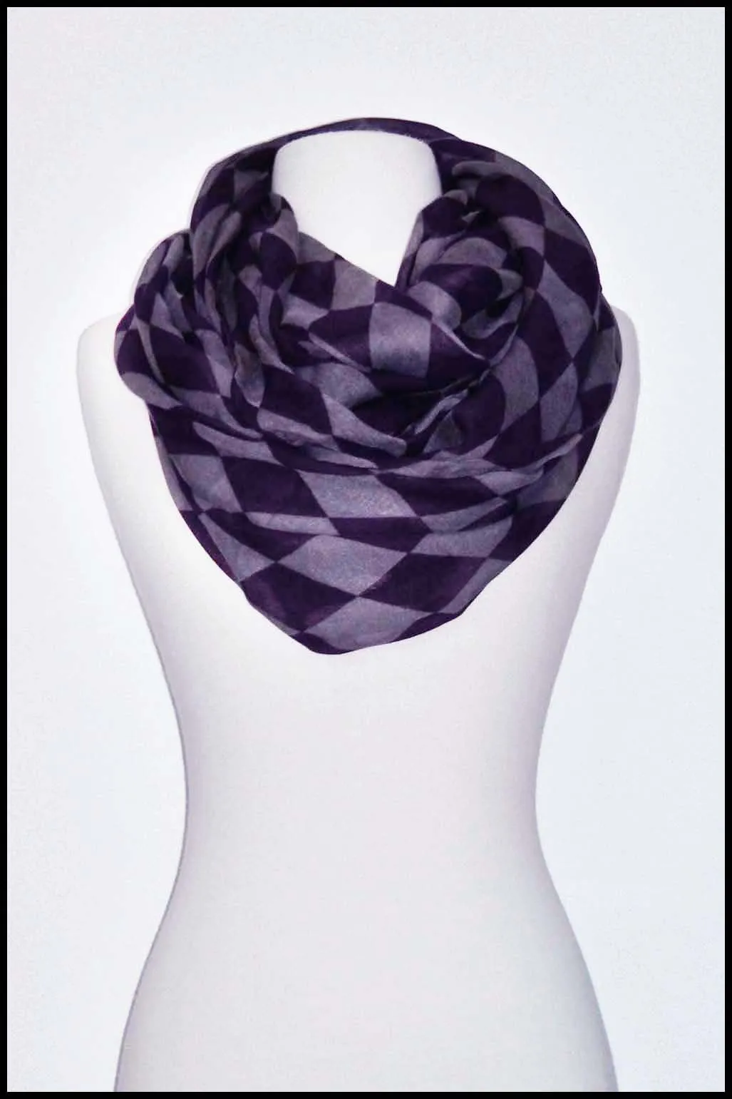 Diamond Shape Print Infinity Scarf